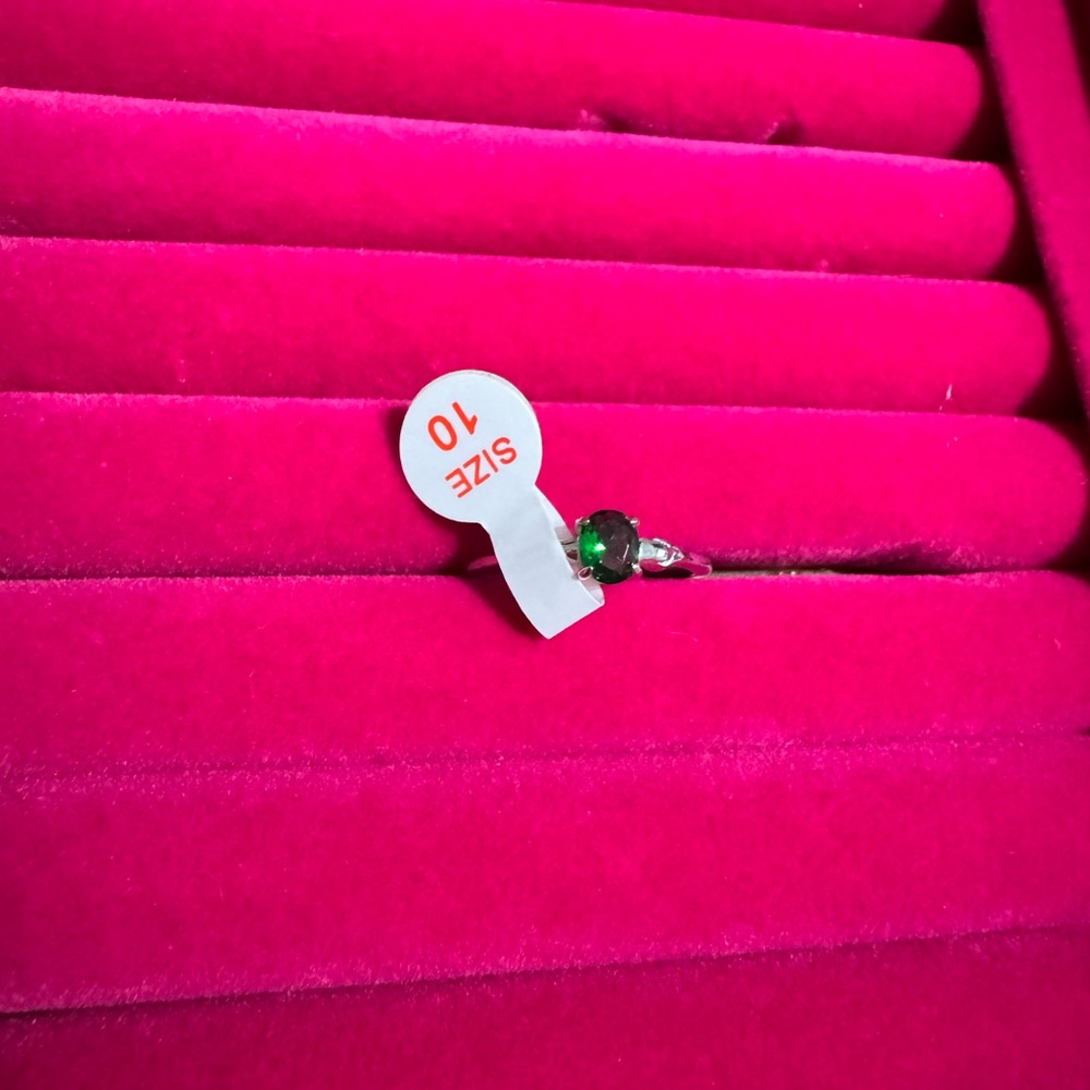 Emerald Green Gemstone Ring - image 1